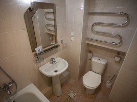 Санузел в Номере Первой категории с кондиционером (10 корпус)